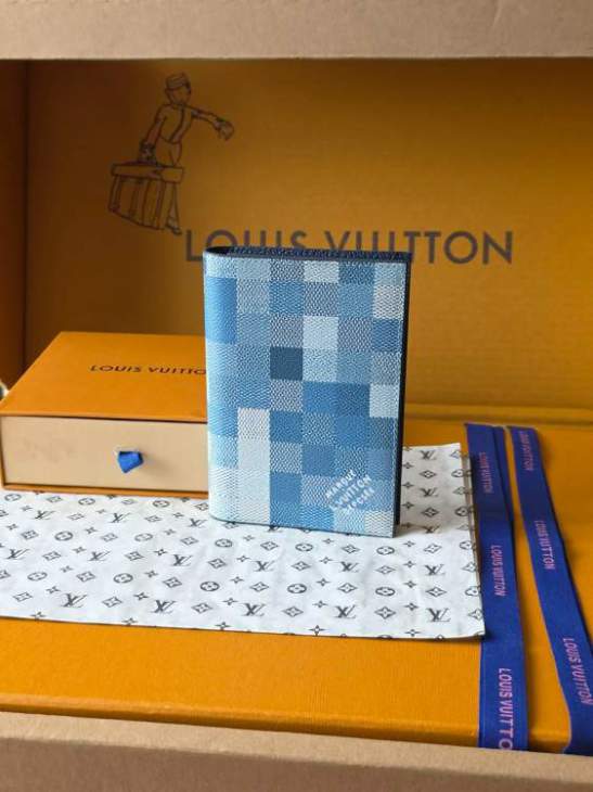 Picture of Louis Vuitton Wallets _SKUfw238757347fw